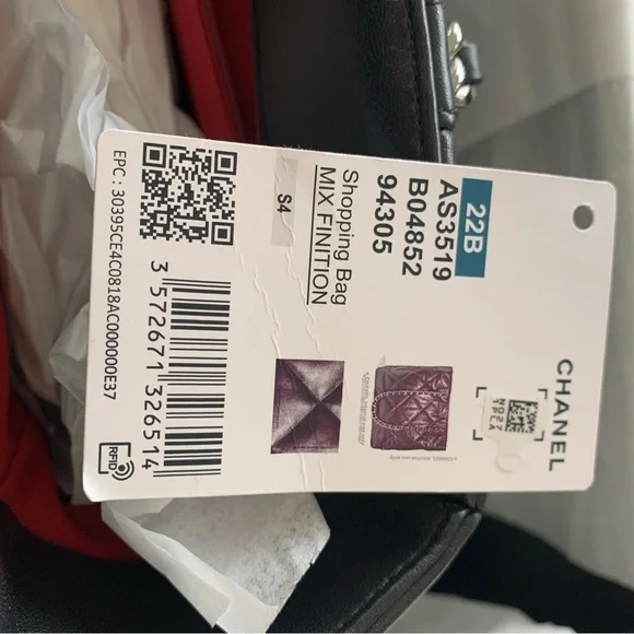 Chanel 19 shopping bag. (2022) She’s a BEAUTY! - Picture 7 of 11